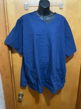 Scrub Top navy V Neck unisex. M1